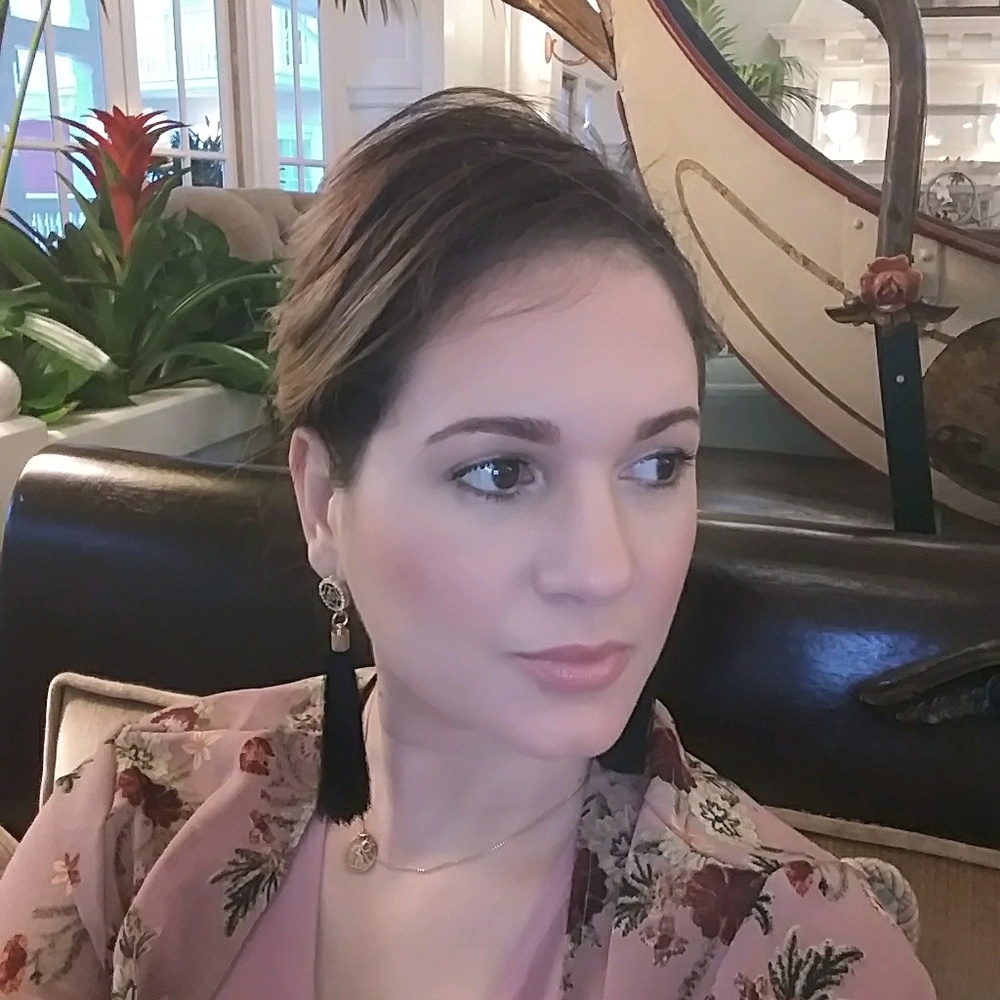 Meet your Posher, Yanira